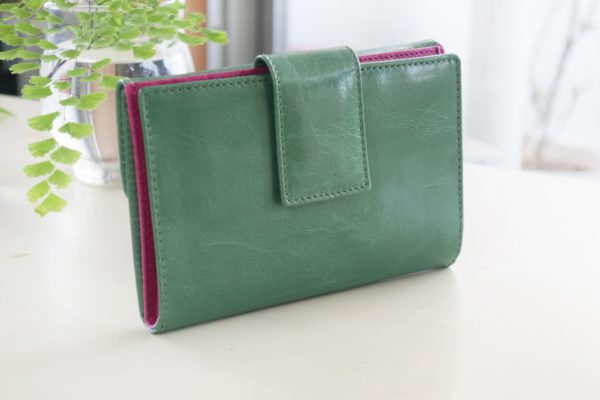 二つ折り財布　スペイン製　イタリアンレザー使用の手作り財布