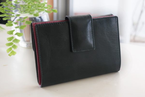 二つ折り財布　スペイン製　イタリアンレザー使用の手作り財布