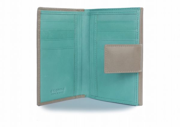 二つ折り財布　グレートブルーのツートンカラー　スペイン製　イタリアンレザーの手作り革製品