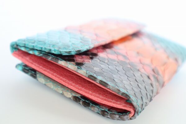 パイソン　スペイン製二つ折り財布　小さめ財布