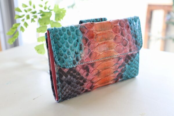 パイソン　スペイン製二つ折り財布　小さめ財布